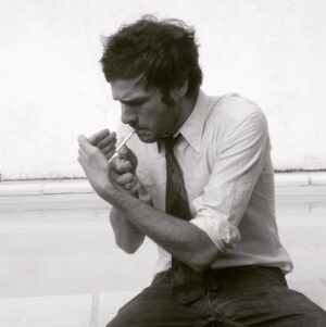 Jean-Baptiste Toussaint Instagram - James Dîne. ( tous les soirs, à 20h précises. Sinon il se fait engueuler par sa mère parce que c’est froid ).