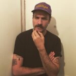 Jean-Baptiste Toussaint Instagram - Lui ? C’est Scott Miller, la moustache la plus connue du Minnesota. Son job, c’est de trouver des baraques abandonnées et de les retaper de ses deux seules mains. Un véritable héros américain. Minneapolis, Minnesota