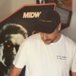 Jean-Baptiste Toussaint Instagram - Je suis heureux de vous annoncer la sortie de mon deuxième merch ! Avec @mr_ryanduggan , un dessinateur américain que j’adore, on a imaginé un vidéo club fictif TFTC. Il y a donc 4 t-shirts aux couleurs différentes et 4 casquettes dont deux en velours qui reprennent la catchline de Blockbuster Video : « Go Home Happy ». L’idée c’était d’imaginer ce qu’aurait pu produire comme goodies ce vidéoclub TFTC des années 90-2000. Vous trouverez aussi en édition limitée à seulement 200 exemplaires l’affiche sérigraphiée et dessinée par Ryan Duggan. Chaque achat de cette affiche sera accompagné d’une carte de membre plastifiée que j’ai personnellement signé. En fonction du nombre de commandes vous recevrez également différents stickers, dont un qui fait de la lumière dans la nuit, ainsi qu’un pin’s. Voilà je suis hyper fier de ce nouveau merch et hyper heureux d’avoir collaboré avec un dessinateur dont j’admire le travail. L’idée c’était aussi d’upgrader le premier merch, j’en profite d’ailleurs pour remercier les nombreuses personnes qui l’ont commandé l’année dernière. Pour terminer je vous rappelle que cette nouvelle collection est temporaire, vous avez seulement 30 jours pour la commander. Après elle disparaîtra à tout jamais. Le lien est dans la bio. Voilà j’ai hâte de vous voir porter ces nouveaux vêtements. Je vous 💙 Model : @clara_rbnt Photos : @traphic.fr
