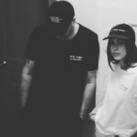 Jean-Baptiste Toussaint Instagram - Je suis heureux de vous annoncer la sortie de mon deuxième merch ! Avec @mr_ryanduggan , un dessinateur américain que j’adore, on a imaginé un vidéo club fictif TFTC. Il y a donc 4 t-shirts aux couleurs différentes et 4 casquettes dont deux en velours qui reprennent la catchline de Blockbuster Video : « Go Home Happy ». L’idée c’était d’imaginer ce qu’aurait pu produire comme goodies ce vidéoclub TFTC des années 90-2000. Vous trouverez aussi en édition limitée à seulement 200 exemplaires l’affiche sérigraphiée et dessinée par Ryan Duggan. Chaque achat de cette affiche sera accompagné d’une carte de membre plastifiée que j’ai personnellement signé. En fonction du nombre de commandes vous recevrez également différents stickers, dont un qui fait de la lumière dans la nuit, ainsi qu’un pin’s. Voilà je suis hyper fier de ce nouveau merch et hyper heureux d’avoir collaboré avec un dessinateur dont j’admire le travail. L’idée c’était aussi d’upgrader le premier merch, j’en profite d’ailleurs pour remercier les nombreuses personnes qui l’ont commandé l’année dernière. Pour terminer je vous rappelle que cette nouvelle collection est temporaire, vous avez seulement 30 jours pour la commander. Après elle disparaîtra à tout jamais. Le lien est dans la bio. Voilà j’ai hâte de vous voir porter ces nouveaux vêtements. Je vous 💙 Model : @clara_rbnt Photos : @traphic.fr