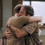 Jean-Baptiste Toussaint Instagram - Depuis quelques années je collectionne des objets liés au cinéma et mes recherches perpétuelles m’ont poussé à franchir une étape puisque je viens d’acquérir la véritable chemise que porte Robin Williams à l’écran dans Will Hunting lors de la touchante scène d’adieu avec Matt Damon. Elle vient tout droit des archives de Miramax et je n’arrive pas à croire qu’elle est désormais à moi, c’est surréaliste. PS : pour les fans du film et de Robin Williams, soyez certains que je vais en prendre le plus grand soin en l’encadrant très prochainement. 𝘽𝙤𝙨𝙩𝙤𝙣, 𝙈𝙖𝙨𝙨𝙖𝙘𝙝𝙪𝙨𝙚𝙩𝙩𝙨