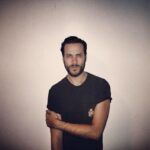 Jean-Baptiste Toussaint Instagram - Après la photo j’ai continué à tenir mon bras comme ça toute la journée.