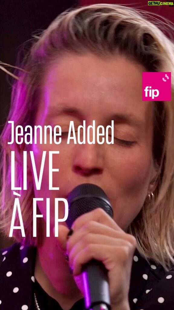 Jeanne Added Instagram - « Ce n’est qu’un Au Revoir » 👋 @jeanneadded en session live dans notre studio présente son nouvel album « By Your Side »... chanté cette fois en français ! 🎤 #liveafip #jeanneadded #live #fip FIP
