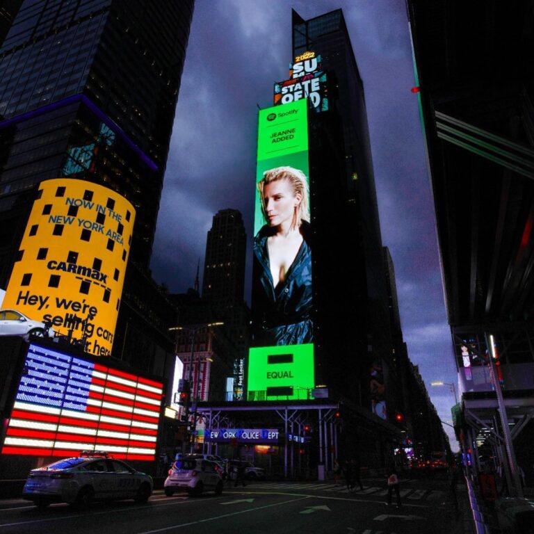 Jeanne Added Instagram - Album J - 7, Times Square New York City, 2ème soir à l’Ubu à Rennes tonight, told you, on ne se quitte plus. Merci @spotifyfrance #equal et à vendredi prochain pour BY YOUR SIDE Love 💚 Time Square New York City