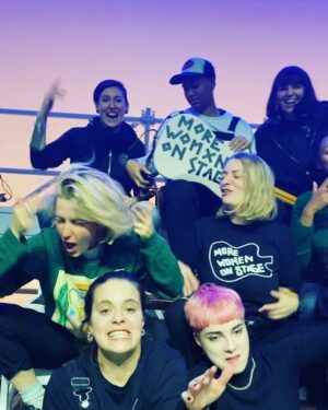 Jeanne Added Instagram - Ce soir on est 9 meufs dans ma team. 9!!!!! Sur scène et dans les coulisses. Sur 13 personnes. Et ouais bb. Et ça me fait bien de la joie et de la fierté. Love them with tout mon cœur 🫶🏼✊🏼🫶🏼 #morewomenonstage #morewomenbackstage ❤️‍🔥
