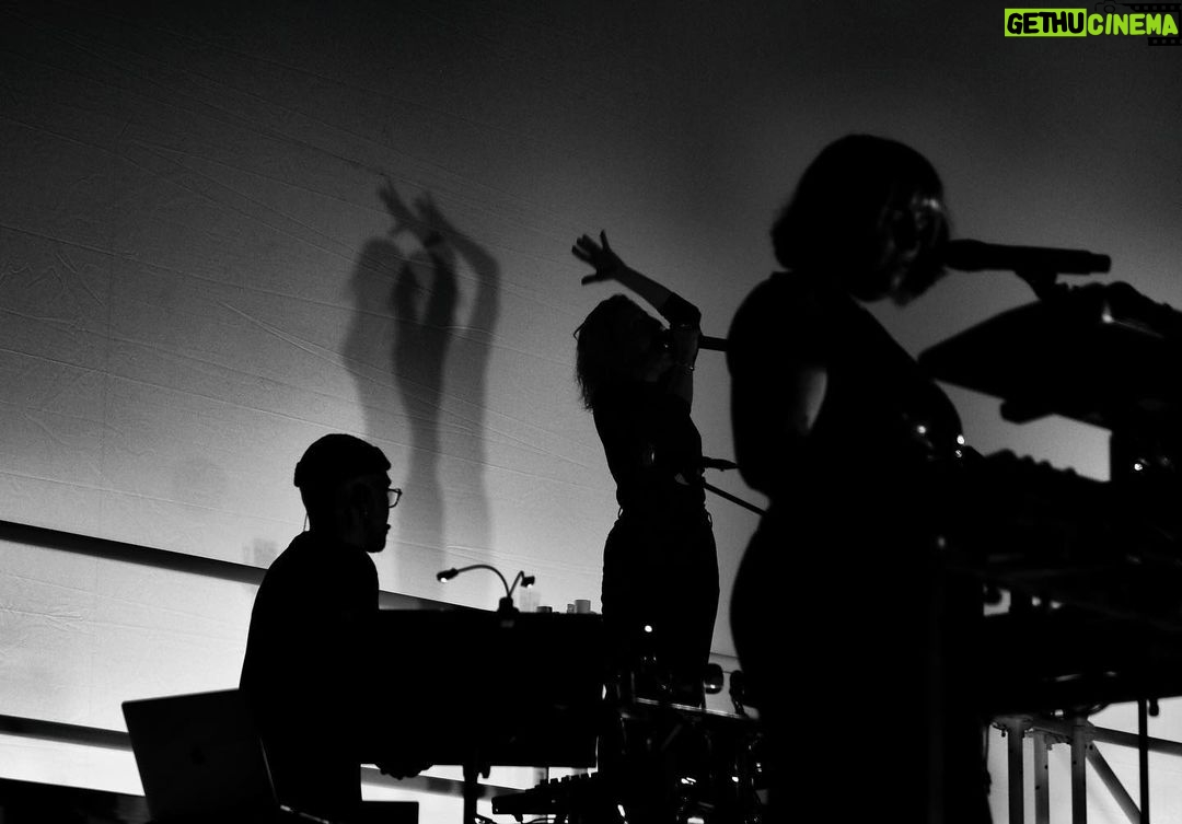Jeanne Added Instagram - ON TOUR EVERYWHERE 🖤 merci @ben.pii pour les photos 🖤