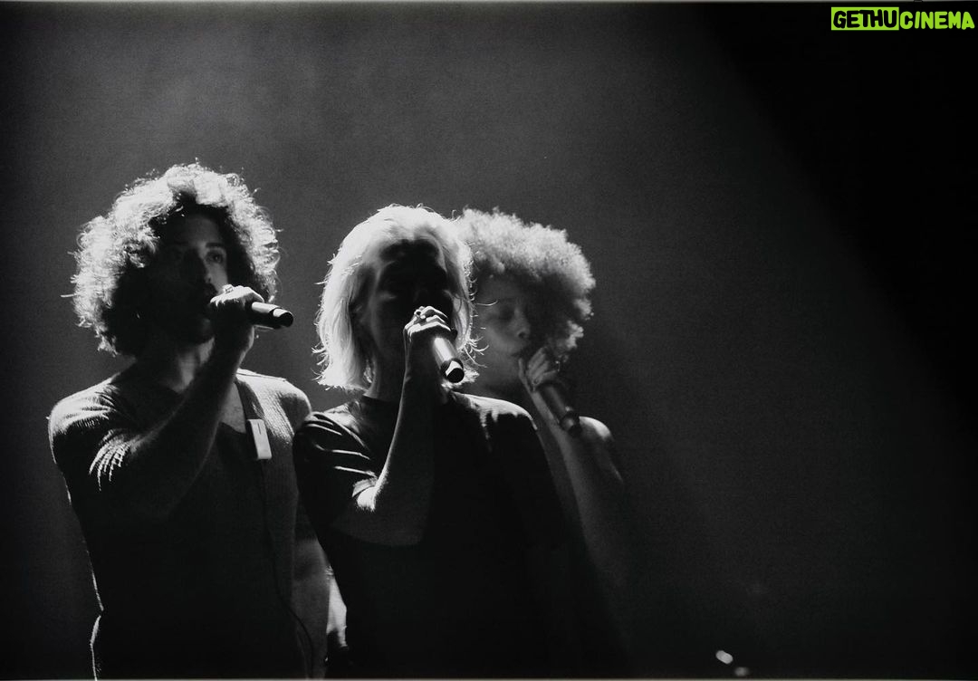 Jeanne Added Instagram - ON TOUR EVERYWHERE 🖤 merci @ben.pii pour les photos 🖤