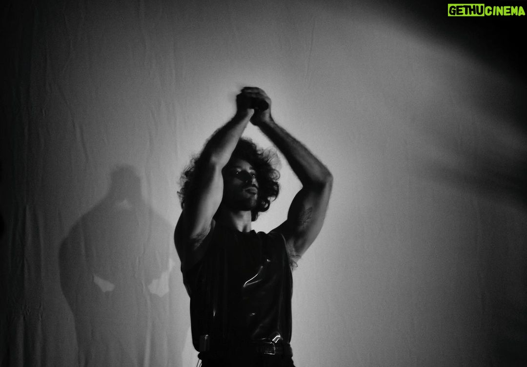 Jeanne Added Instagram - ON TOUR EVERYWHERE 🖤 merci @ben.pii pour les photos 🖤