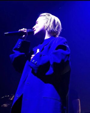 Jeanne Added Instagram - ON EST EN TOURNÉE!!! Rejoignez nous, ce vendredi 11/11 à NIMES @paloma_nimes , et samedi 12/11 à DIJON @lavapeurdijon !!! Come on 🥰🥰🥰 les photos dans l’ordre: 1/ une aire d’autoroute, 2/ bibi, 3/ la section basse batt, 4/ une ville, 5/ de la propreté, 6/ mon seul but, 7/ la section retours plateau, 8/ bcp de beauté au concert de Disiz 💕(merci @magali_1976 pour la photo, à @quaim_lrsy, @les_zeclectiques, et à @astrolabe_orleans 🔥)