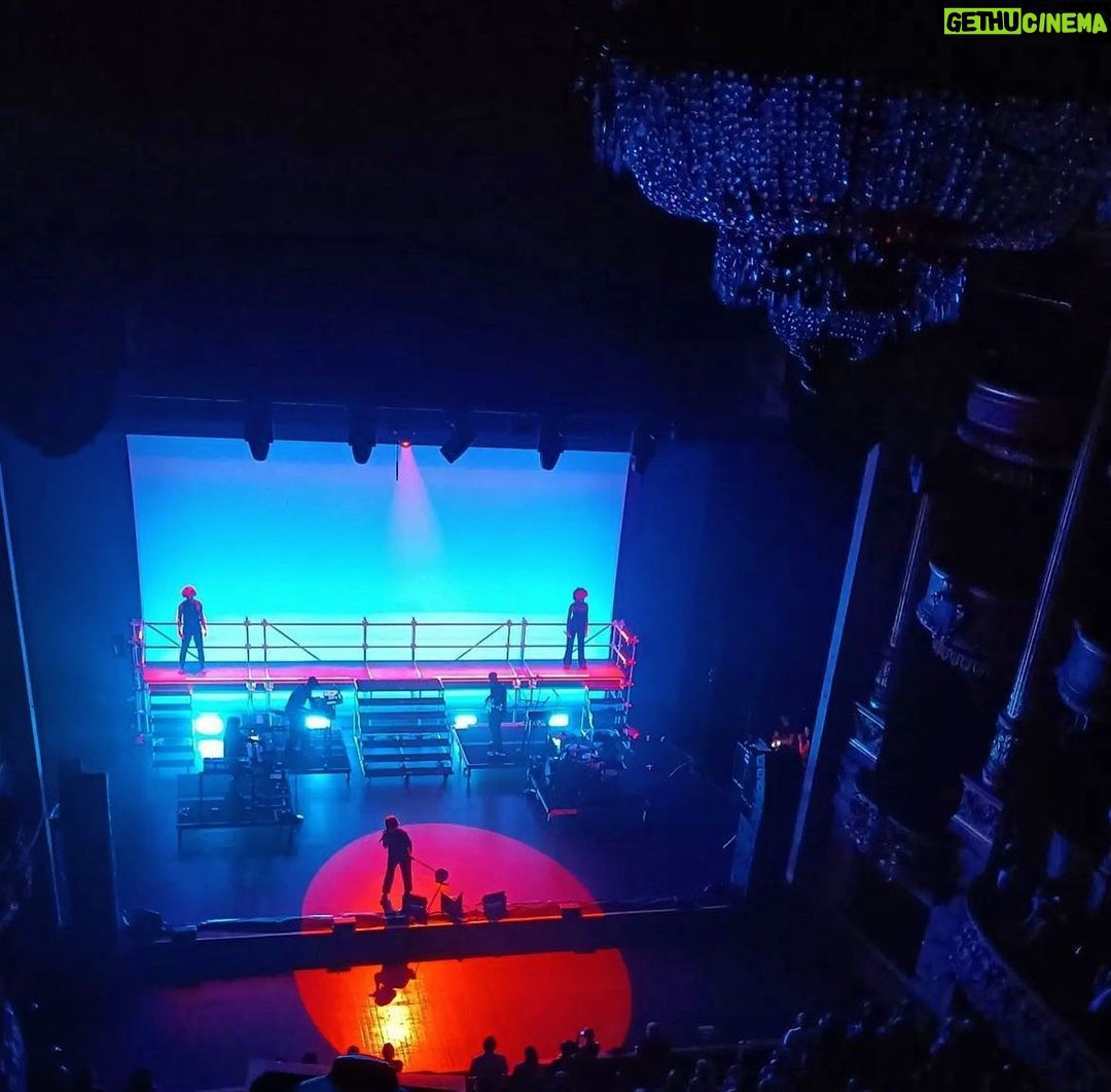 Jeanne Added Instagram - About last night. Full opera house and red moon in Montpellier. Big up to @jomartin_jo @elclaudiopedro @brion.nicolas 💙 (ET MERCI INFINI À @marie_falleur STAGIAIRE NIVEAU MILLE MILLIARDS, LOVE 4EVER 🔥) photo @lafeesouslesfeuilles