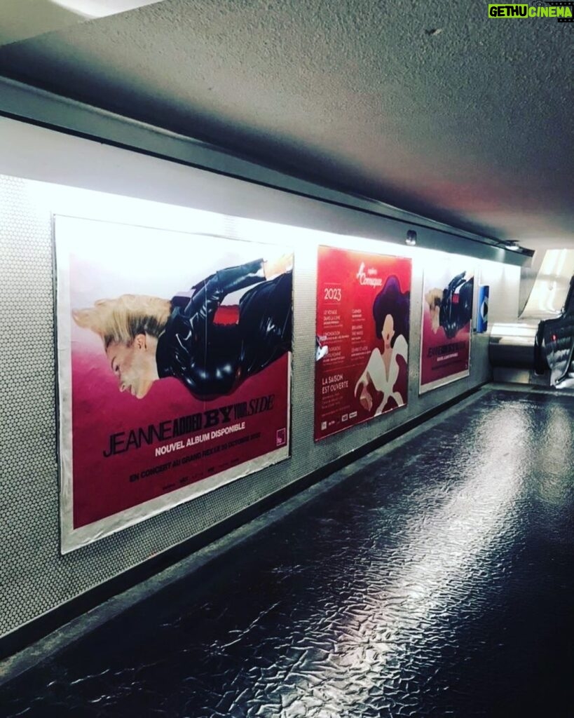 Jeanne Added Instagram - Aujourd’hui, c’était mon dernier jour collée aux murs du métropolitain. J’espère que vous en avez bien profité ❤️ ne reste plus qu’à prendre vos places pour @legrandrex le 20 octobre, qu’on se colle tous ensemble au plafond une bonne fois pour toute 🤤Love you, à vite ❤️ Métro de Paris