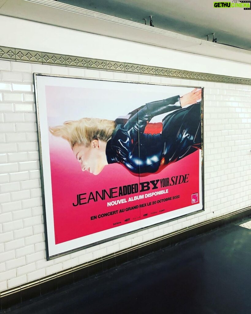 Jeanne Added Instagram - Aujourd’hui, c’était mon dernier jour collée aux murs du métropolitain. J’espère que vous en avez bien profité ❤️ ne reste plus qu’à prendre vos places pour @legrandrex le 20 octobre, qu’on se colle tous ensemble au plafond une bonne fois pour toute 🤤Love you, à vite ❤️ Métro de Paris
