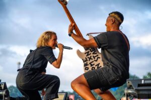 Jeanne Added Instagram - MORE WOMEN ON STAGE BABY ☺️ joie bonheur plénitude émotion kiff assurés 🥰 ici avec the one and only @anso.amb aux @vieillescharruesofficiel par Ronan Baron @sonadeg.bzh 📸 #morewomenonstage #morewomenonandoffstage YOU KNOW YOU WANT IT 💖 YOU CAN DO IT 💖❤️‍🔥💪🏼💋🫵🏼👅🥰🩷