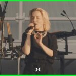 Jeanne Added Instagram - Revivez le concert de @jeanneadded aux @vieillescharruesofficiel 2023 🎤🎶 👉 lien en bio ! #charrues2023 #festival #concert #live #culturebox