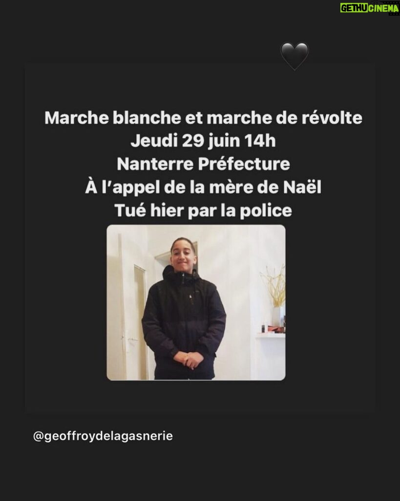 Jeanne Added Instagram - Demain, on marche. 🖤😔