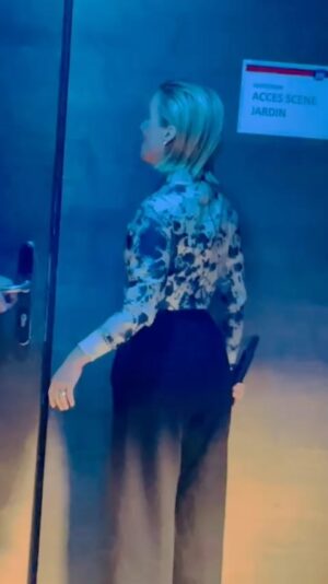 Jeanne Added Instagram - Moi avant de rentrer sur scène hier soir. Concentration maximale, plaisir à balle. WTF quelle chance, je n’en reviens pas mais j’ai savouré chaque seconde le plus intensément possible, croyez moi ♥️
Merci @didier_varrod le love (Didier chéri ça va prendre du temps à redescendre)
Merci @danlevy le feu (bravo mille milliards Dan. Mille milliards de milliards 🙏🏼)
Merci @nicolatescari.music MERCI 🫶🏼
Merci @bastien_stil MERCI 🤝
Merci @philharmoniquederadiofrance MEGA ULTRA MERCI
Merci @nael_kaced @laetitiandiayesroka Bruno Ruder @golivesi le crewww LOVE YOU✊🏼
Merci @crybaby 📹💘 @wartmusic @simoneinthecar @liveaffair @naiverecords @bmgfrance 💘