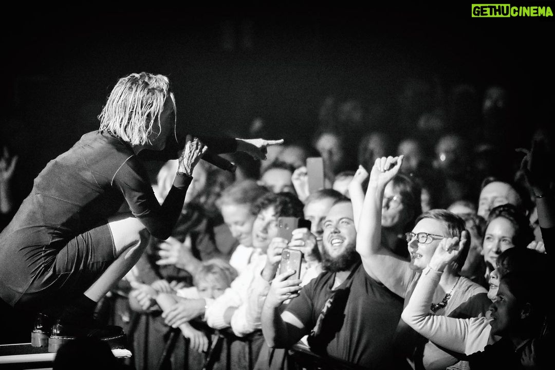 Jeanne Added - 2.2K Likes - C’était vendredi soir. À la @philharmoniedeparis . Je crois que, pendant plus de 2 heures, nous avons ouvert un portail spatio-temporel. Vous et nous, toutes nos énergies combinées.
Merci d’avoir été là. Et de nous avoir permis d’être là nous aussi. Prenez soin de vous et les uns des autres.
Love to you
Love to my 4ever beautiful team
@donturimusic @geagea_verse @amelie.le.roux @nael_kaced @laetitiandiayesroka @anso.amb @golivesi @dulacguillaume @jomartin_jo @virginie_bloo @hannahxkss @elsadorable_ @marie_falleur @benjaminboval @b_r_n_r_f @pelou_pelou @crybabyyeah @wartmusic @liveaffair @naiverecords @bmgfrance merci @ben.pii pour les photos ❤️ et merci @xulybetofficial pour la petite robe noire, iconic 💋