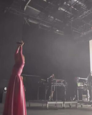 Jeanne Added Instagram - Post de nuit pour week-end bien rempli. Merci tout le monde, vraiment. Les @nuitsdefourviere de feu, Sinead o’Connor 4ever, @festivallesescales de Saint Nazaire incomparable de présence et de partage, ma team always et @melleschveux pour la vidéo parfaite👌🏼💖 Jamais blasée. Finalement impossible. Toujours cueillie. Toujours conquise. Lucky me. 🌹