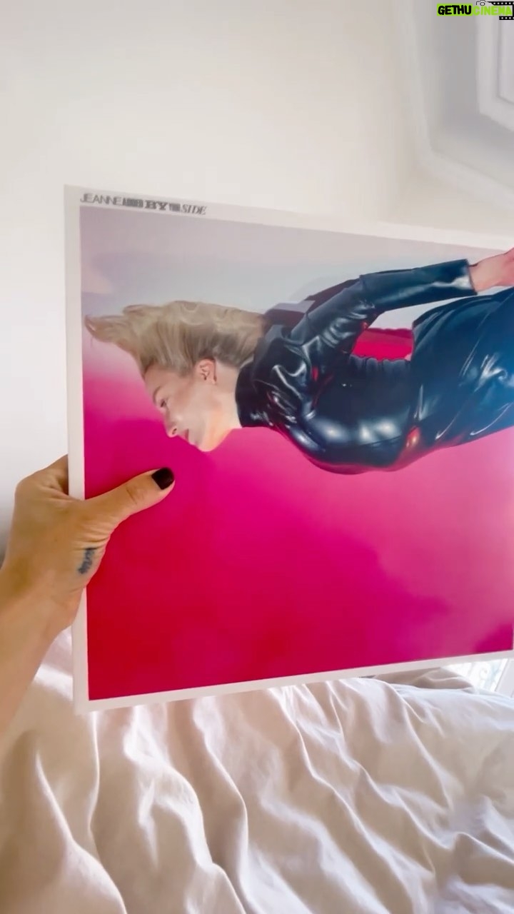 Jeanne Added Instagram - Je me réveille et BY YOUR SIDE is out! Pour fêter ça, on fait un pop up store à Paris ce soir chez mes manageuses @crybabyyeah , 2 rue de Franche Comté 75002 à partir de 18h… Je signe des disques et on se dit bonjour 🥰 À toute LOVE 💗