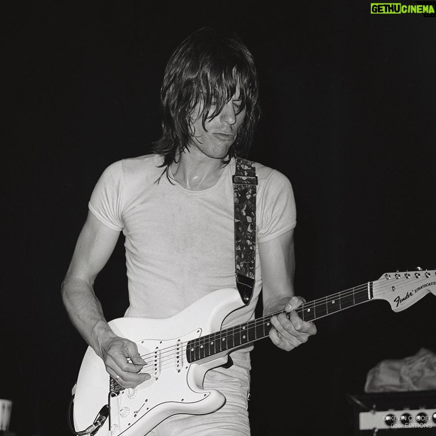 Jeff Beck Instagram - Jammin’ #TBT #Fender #Stratocaster #JeffBeck #JeffBeckMusic #throwbackthursday #guitarist #rockstar #rocknroll #gutiarsofinstagram