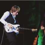 Jeff Beck Instagram - To those who joined me last night, thanks for rockin’… great show #JeffBeck #buddyguy #Illinois Photo: Drbeckology