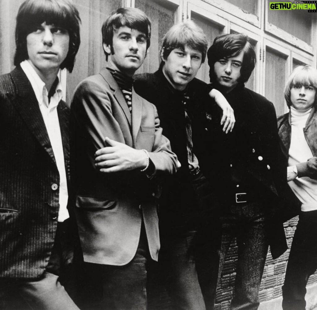 Jeff Beck Instagram - Yardbirds – 1966 #Yardbirds #JeffBeck #JimmyPage #KeithRelf #JimMcCarty #ChrisDreja