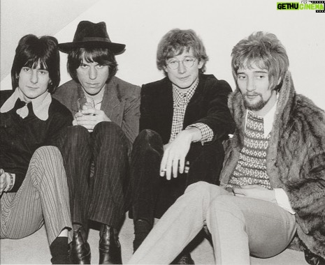 Jeff Beck Instagram - The Jeff Beck Group – 1968 #jeffbeckgroup #rodstewart #mickeywaller #ronwood #music #guitarist