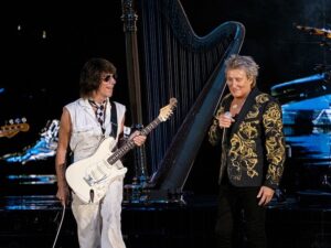 Jeff Beck Instagram - More shots from the @hollywoodbowl show, including a backstage shot of Jeff, @sirrodstewart, and Johnny Depp!
📸: @rosshalfin