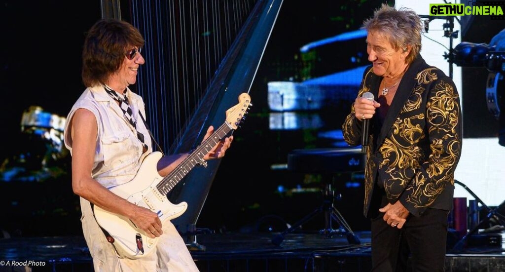 Jeff Beck Instagram - A perfect shot from Jeff Beck and Rod Stewart’s reunion set at the @hollywoodbowl 📸: @aroodphoto Hollywood Bowl
