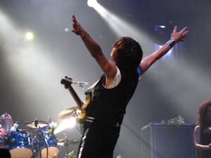 Jeff Beck Instagram - Five U.S. solo shows have been announced for this September! Jeff will be joined by Vinnie Colaiuta on drums, Rhonda Smith on bass, Jimmy Hall on vocals and cellist Vanessa Freebairn-Smith. 
Visit jeffbeck.com for more info. 🎸