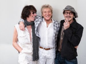 Jeff Beck Instagram - More shots from the @hollywoodbowl show, including a backstage shot of Jeff, @sirrodstewart, and Johnny Depp!
📸: @rosshalfin