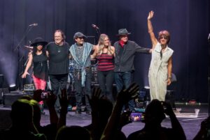 Jeff Beck Instagram - A couple shots from last night’s show in Kansas City at @uptowntheaterkc with special guest Johnny Depp!
📸: @drewstawinphotography
