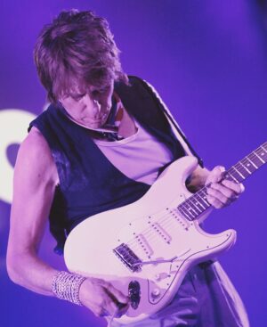 Jeff Beck Instagram - BASEL... you guys rocked. Paris tonight! Are you coming out? 🤘🎸#jeffbeck #guitarist #rocknroll #guitaristofinstagram #tour #concert #show #music #musicians #basel #switzerland #paris #france #goodmusic photo: Pierre-Emile Bertona