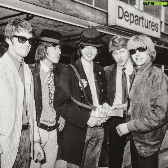 Jeff Beck Instagram - True fan trivia… Which Yardbirds song features Beck on lead vocals? #Yardbirds #jeffbeck #trivia #truefan #Tuesday #jeffbeckmusic #musician #musiciansofinstagram #rockstar #rocknroll
