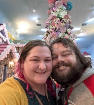 Jen Sutphin Instagram - Happy holidays y’all. It’s been a crazy year and I’ve met many amazing, incredible people. Please take care of yourselves and love one another. See you next year 💜🙏🏻