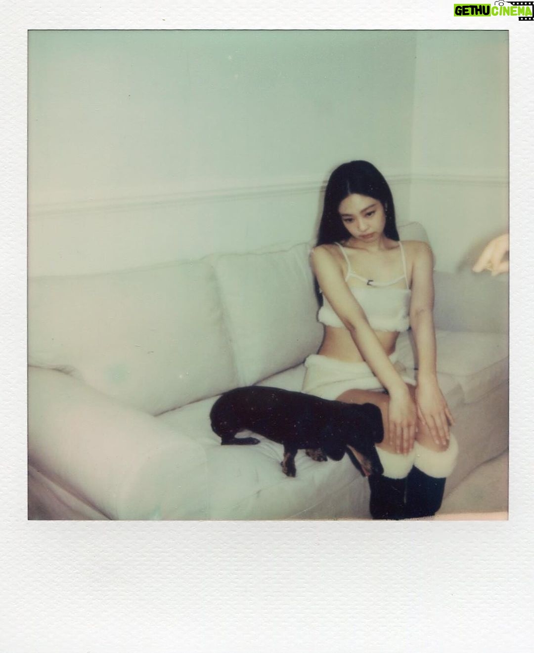 Jennie Kim Instagram - A whole day filled with happiness 🐶 @jacquemus