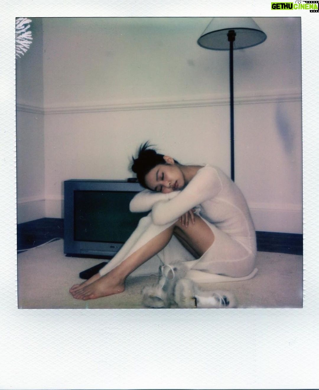 Jennie Kim Instagram - A whole day filled with happiness 🐶 @jacquemus