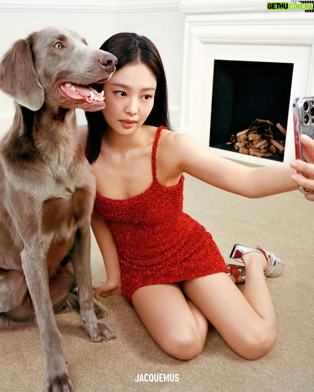Jennie Kim Instagram - GUIRLANDE Holiday Campaign with @jacquemus 🎄🐕🎁 Love you Simon ❣️
