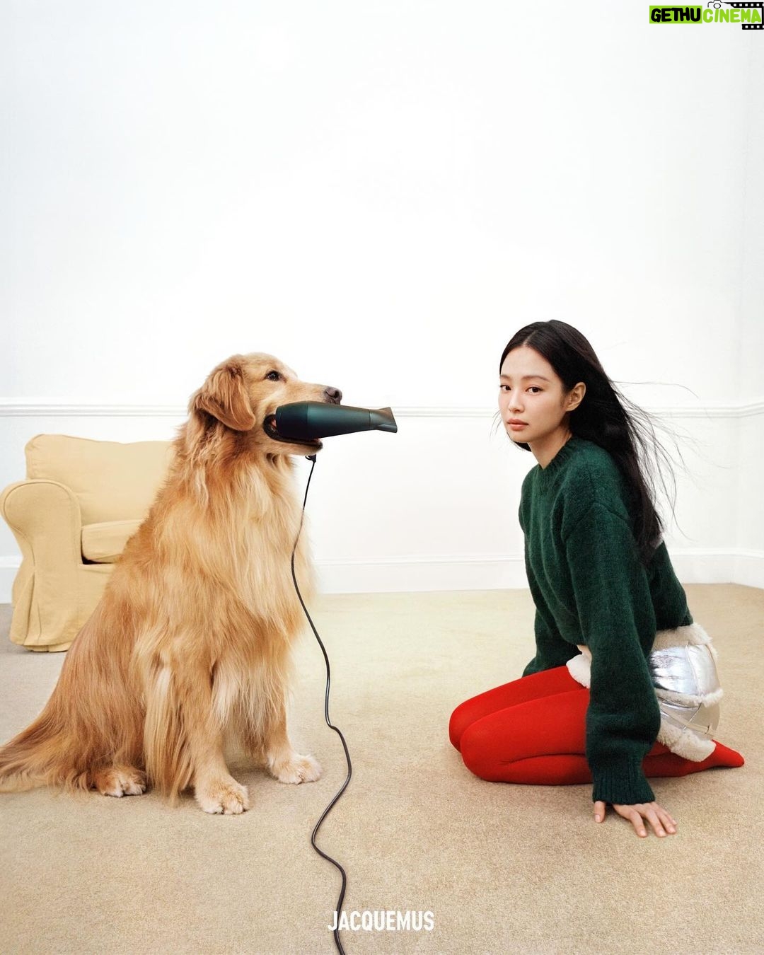 Jennie Kim Instagram - GUIRLANDE Holiday Campaign with @jacquemus 🎄🐕🎁 Love you Simon ❣️