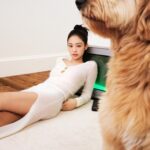 Jennie Kim Instagram - GUIRLANDE Holiday Campaign with @jacquemus 🎄🐕🎁 Love you Simon ❣️