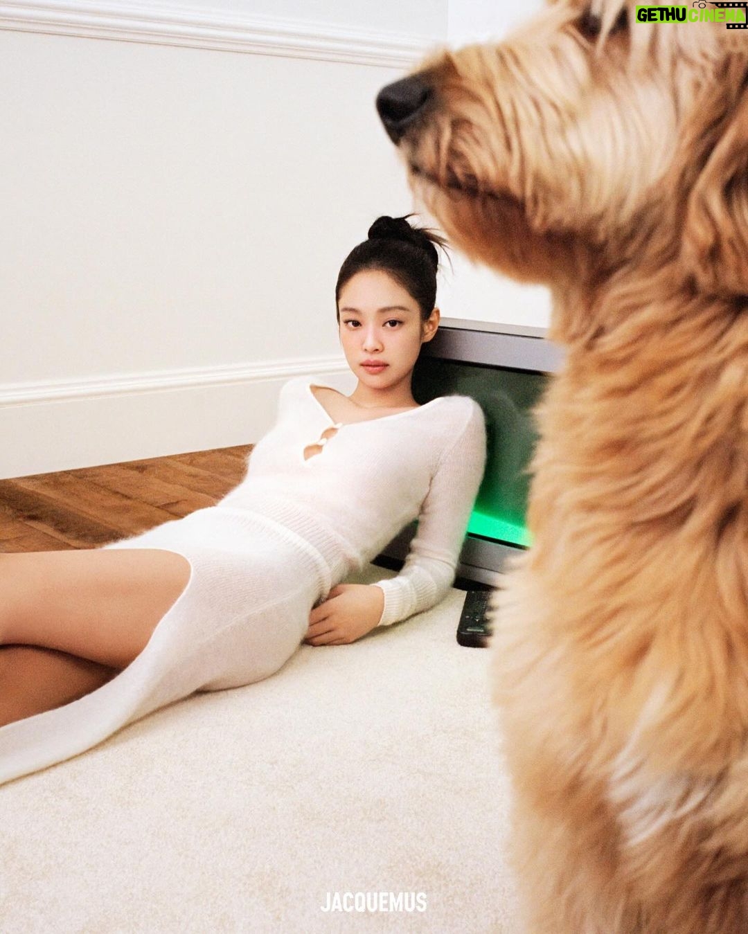Jennie Kim Instagram - GUIRLANDE Holiday Campaign with @jacquemus 🎄🐕🎁 Love you Simon ❣️