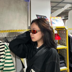 Jennie Kim Instagram - 런던 갔다