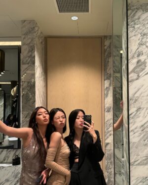 Jennie Kim Instagram - W