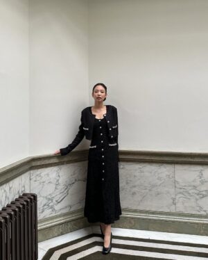 Jennie Kim Instagram - A huge honor to receive the Honorary MBEs and attend the South Korea-UK State Banquet at the Buckingham Palace🎖️💂‍♀️