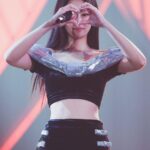 Jennie Kim Instagram - 블링크가 남겨준 마지막 콘서트의 내 모습📷 서울에서 이렇게 우리 블링크랑 함께 마무리 할 수 있어서 너무 행복하고 마음이 뭉클해지는 날이었어요. 내가 생각할 수 있는 가장 큰 숫자만큼 고맙고 사랑해🫶