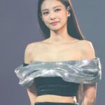 Jennie Kim Instagram - 블링크가 남겨준 마지막 콘서트의 내 모습📷 서울에서 이렇게 우리 블링크랑 함께 마무리 할 수 있어서 너무 행복하고 마음이 뭉클해지는 날이었어요. 내가 생각할 수 있는 가장 큰 숫자만큼 고맙고 사랑해🫶