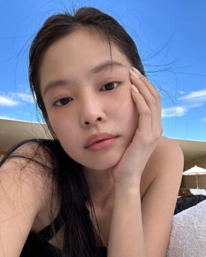 Jennie Kim Instagram - 2 weeks back 😛