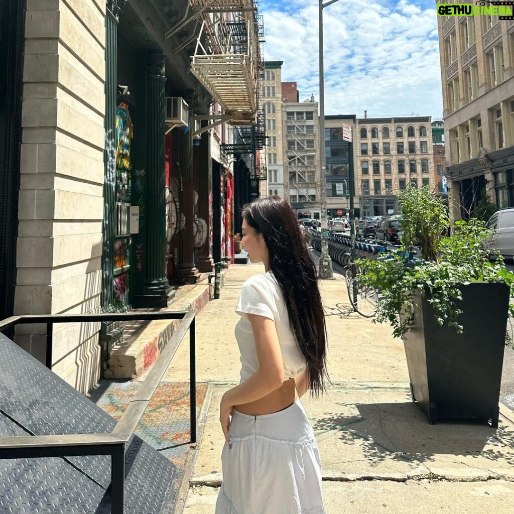Jennie Kim Instagram - NYC ☁️