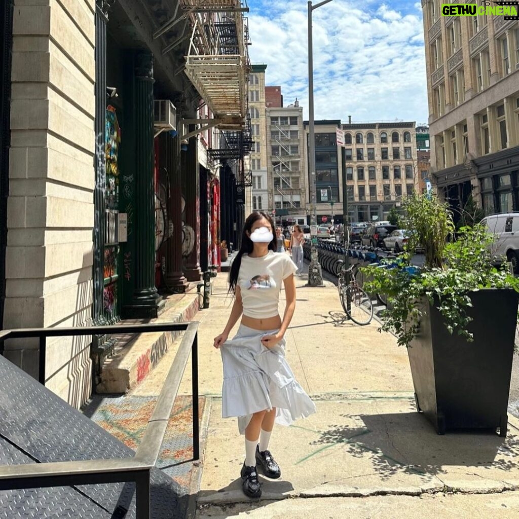 Jennie Kim Instagram - NYC ☁️
