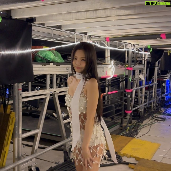 Jennie Kim Instagram - Met Life Stadium ⛈ Thank you for partying with us in the rain. Perfect way to kick off our encore in the U.S.💌